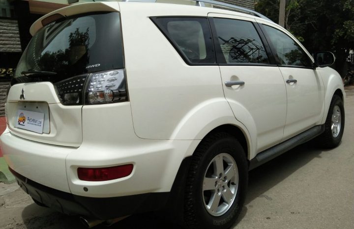 Mitsubishi Outlander 2.4 full